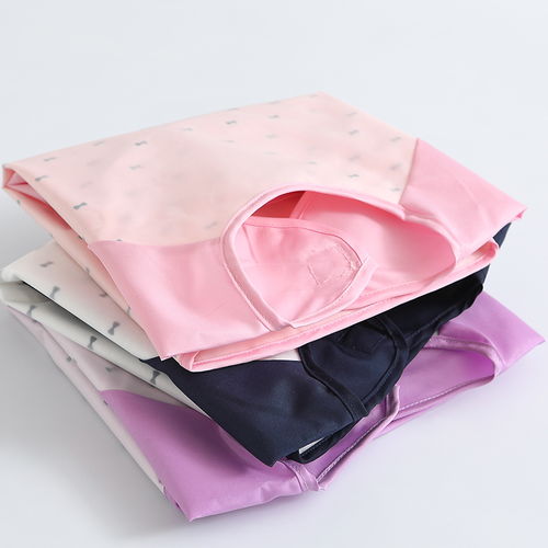 秋冬呵護，守護童趣 兒童防水罩衣與寶寶圍兜選購指南